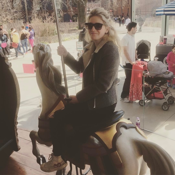 Meet your Posher, Francesca - Picture 1 of 1